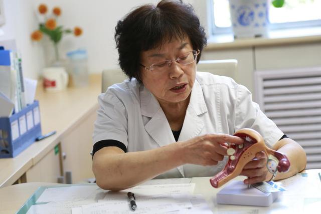 试管婴儿输卵管积液(输卵管积液不治会怎样)