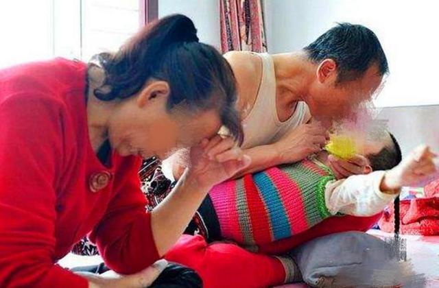 做龙凤胎的试管婴儿 做龙凤胎的试管婴儿