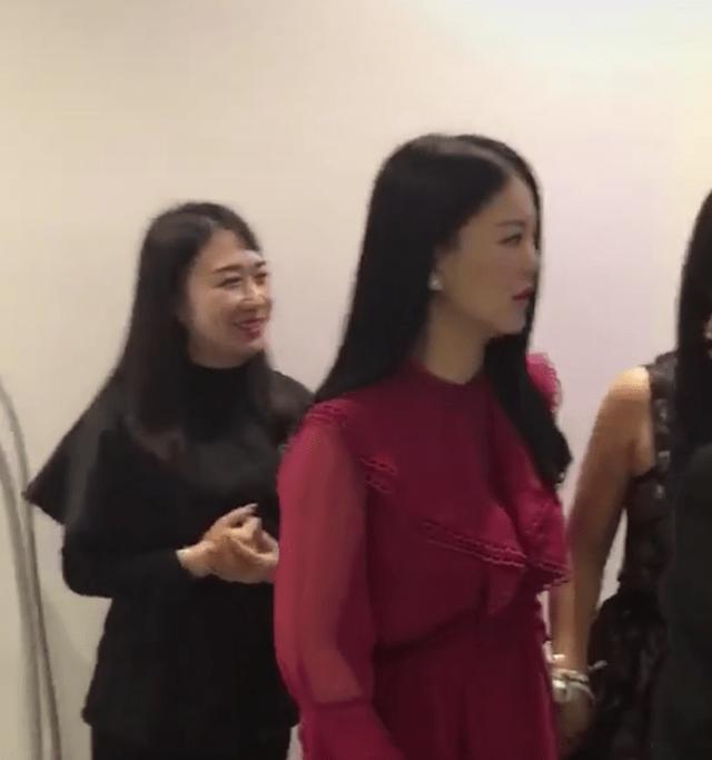 李湘为做试管婴儿爆瘦 李湘为做试管婴儿爆瘦