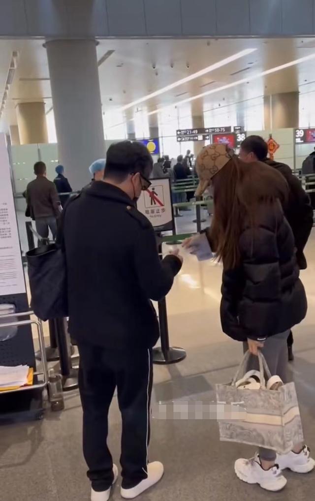 李湘为做试管婴儿爆瘦 李湘为做试管婴儿爆瘦