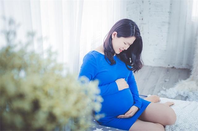 试管婴儿着床的征兆(试管胚胎着床成功后最早的症状)