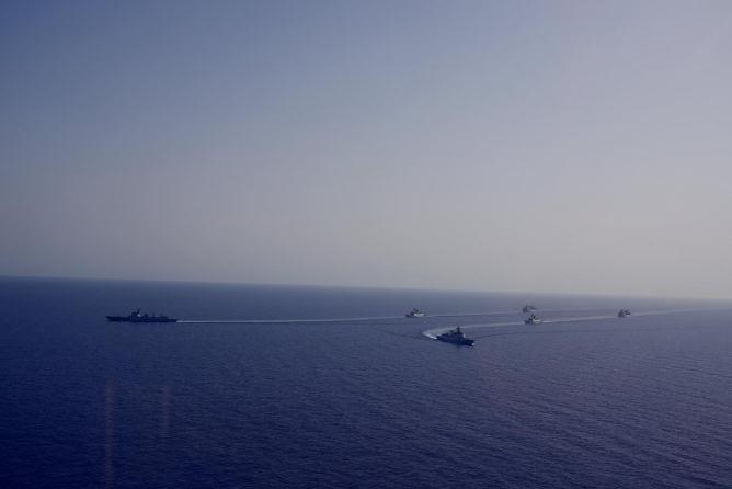 中国海军第40、41批护航编队在亚丁湾海域分航