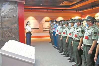 江西省九江军分区组织人员到王经燕纪念馆参观见学