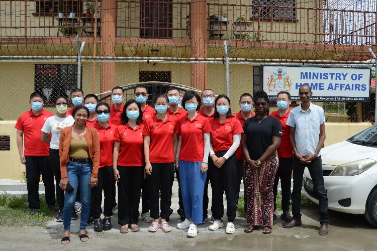 中国医疗队举办关爱圭亚那青少年健康系列活动