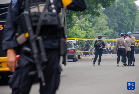 印尼一警局发生爆炸袭击致两人死亡