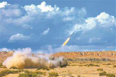 新疆军区某团组织实弹射击演练