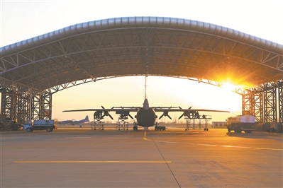 北部战区海军航空兵某部组织飞行训练