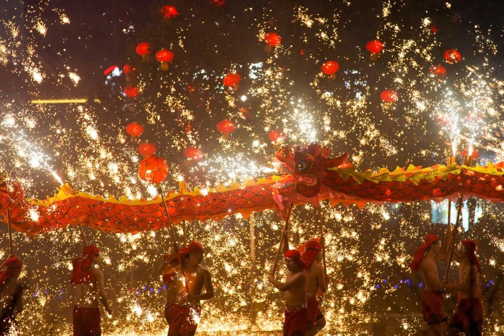 饱口福、品文化、享玩乐――元宵节消费市场一线观察