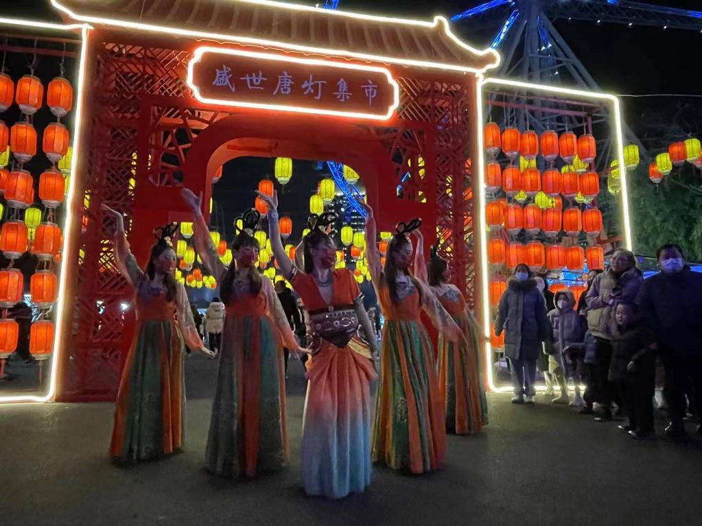 饱口福、品文化、享玩乐――元宵节消费市场一线观察