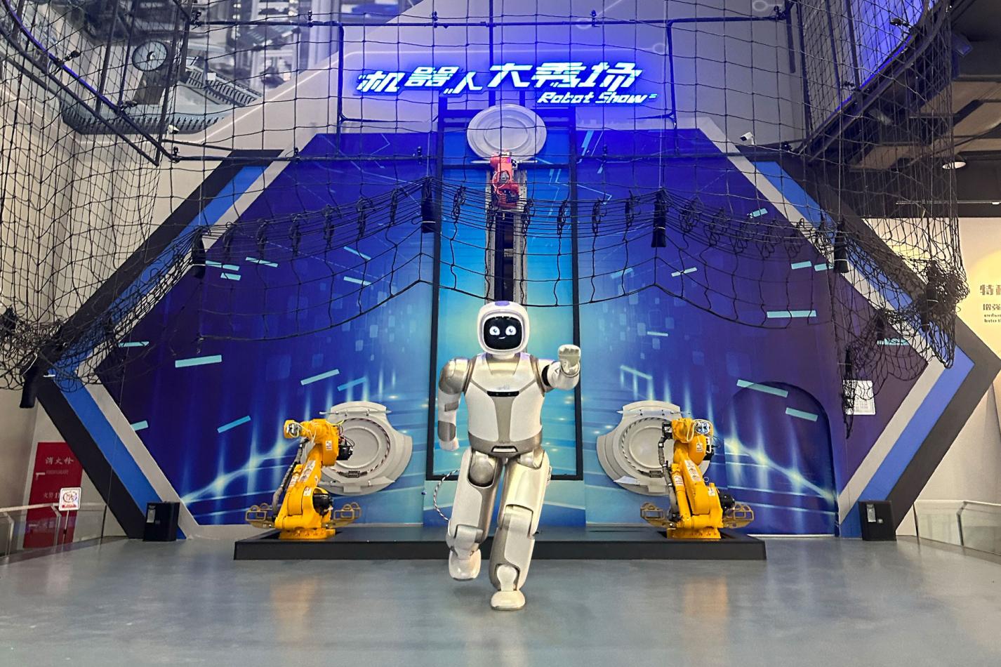 人形机器人进驻中科馆 打造全国科技馆创新应用新模式