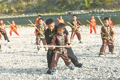 苗乡侗寨有群尚武好少年