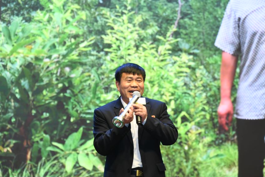 乡土四月天 中国网络媒体论坛走进南京龙尚村