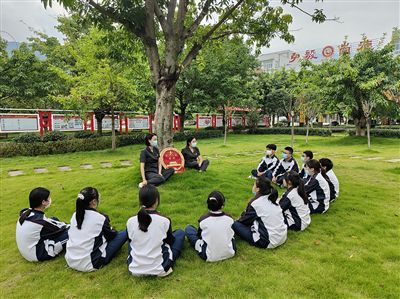 以爱为名，护“雏鹰”振翅高飞