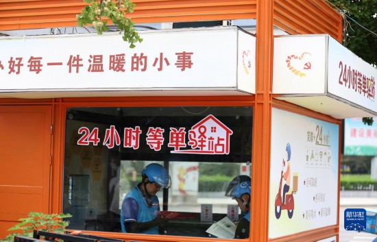 关爱高温下的劳动者