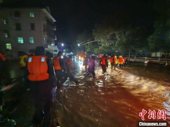 杭州多地出现短时大暴雨 抢险救援同步展开