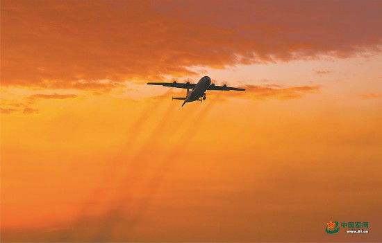 海军航空兵某团舰机协同反潜训练