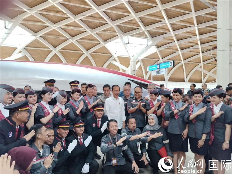 印尼总统佐科考察乘坐雅万高铁 