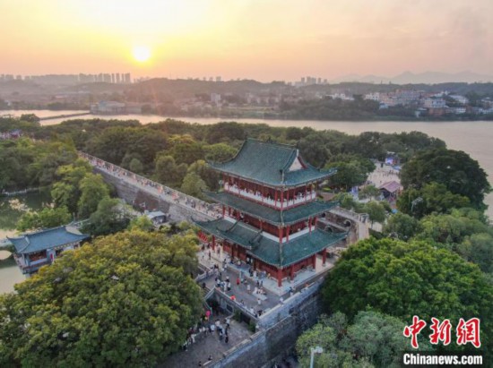 探寻“江南宋城”赣州：古城墙浮桥楼阁芳华依旧风景迷人