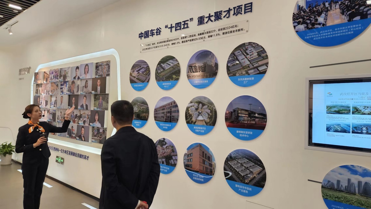 人民网“向‘实’聚力 加‘数’前行”主题调研行走进武汉园区