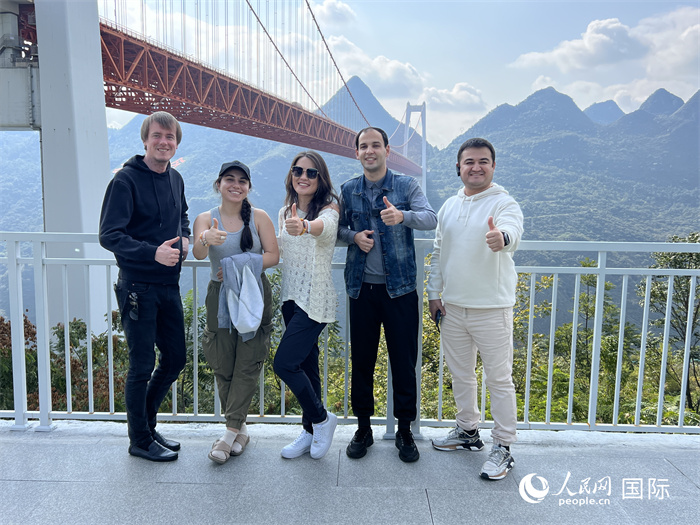 欧亚国家记者体验贵州特色桥旅融合