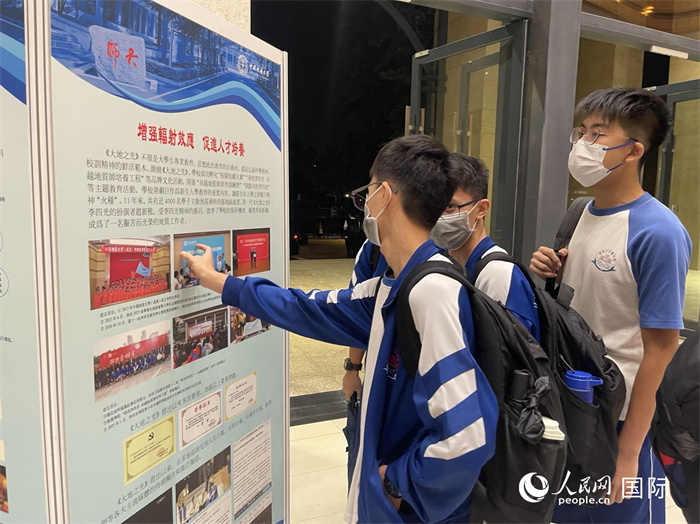 “共和国的脊梁――科学大师名校宣传工程”剧目《大地之光》澳门巡演启动