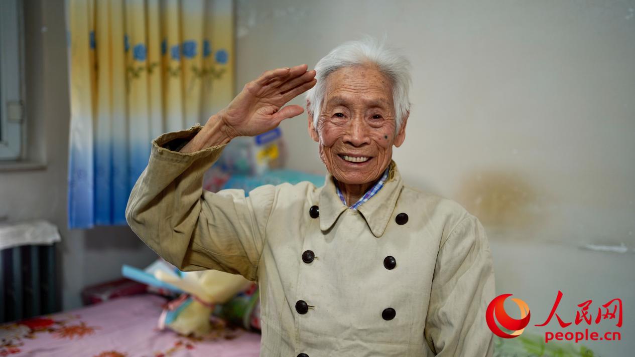 戈壁渐成绿洲 八旬老人讲述屯垦故事