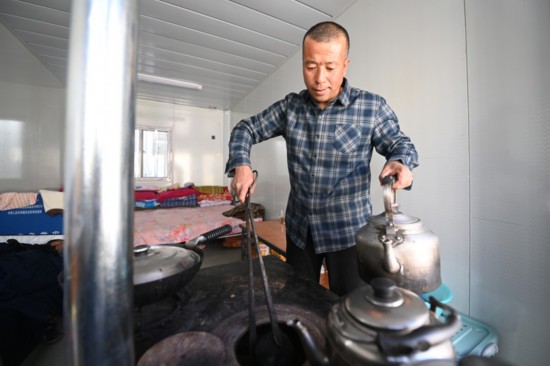 灾区安置安全有序 群众生活渐回正轨――积石山6.2级地震灾后第12日救援安置情况综述