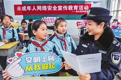 爱国主义教育法等一批重要法律法规本月起正式施行(法治聚焦)