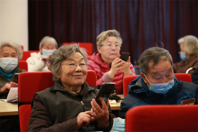 新春走基层 | 贺新春年味浓 “新老人”乐享新生活