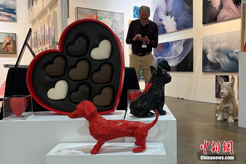 美国洛杉矶艺术展举行 凸显多元文化特色