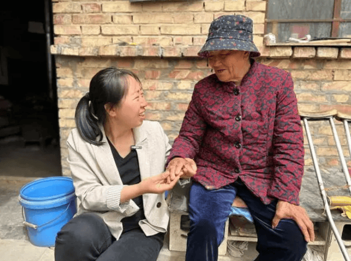 94年村支书把乡村日常拍成短视频：用真诚和创新服务乡村