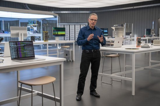 苹果接连遭遇高管离职，自研芯片战略关键人物可能成下一位离任者！苹果已有十年没推出一个成功的新产品类别