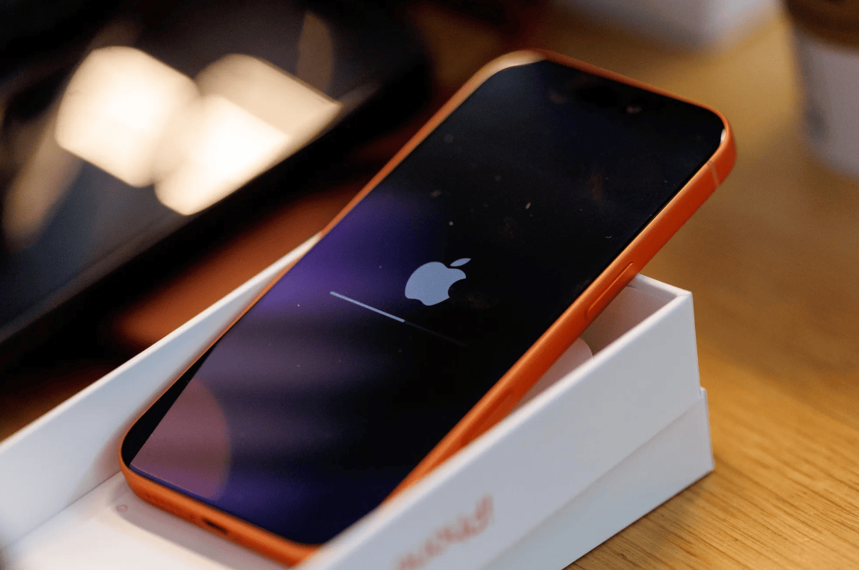 彭博:创纪录业绩难掩转型紧迫性 苹果亟需“AI优先”战略