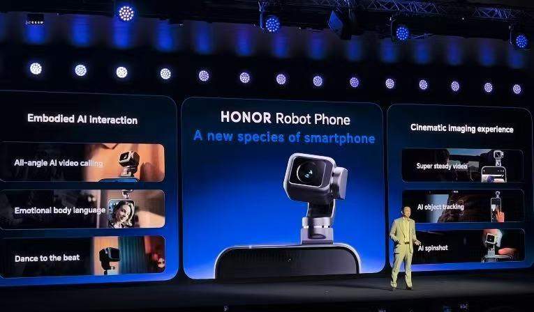 荣耀机器人手机Robot?Phone亮相：有两个AI核心能力
