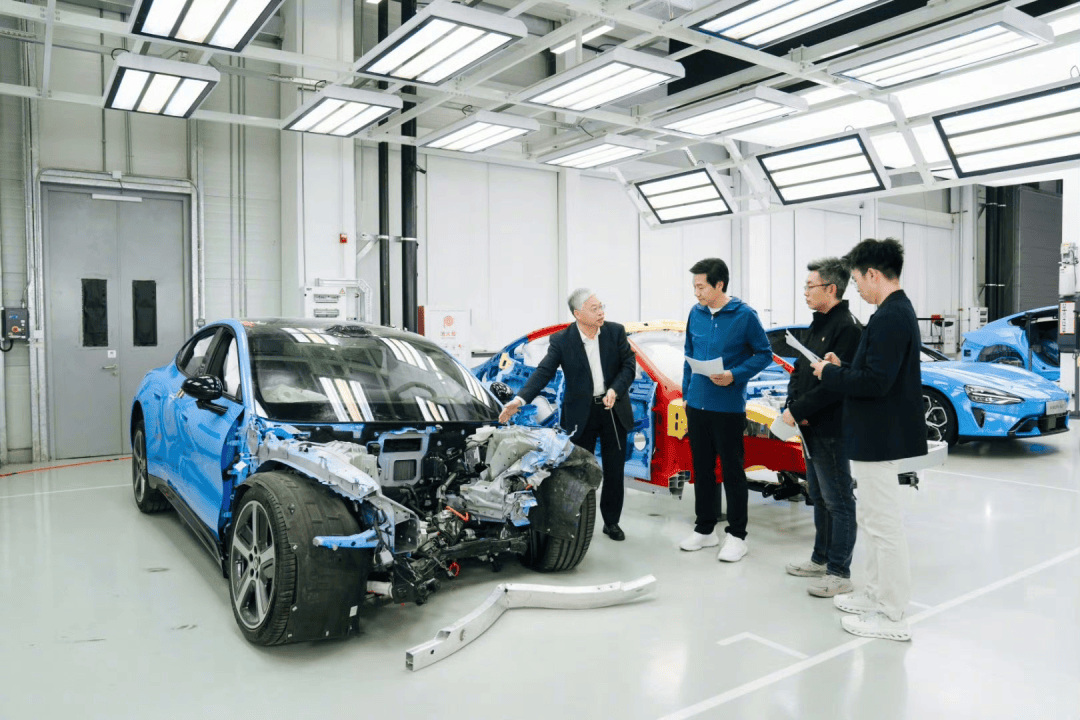 从特斯拉挖女高管，小米不再只靠雷军带货